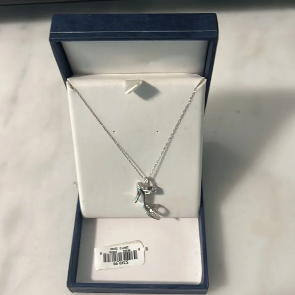 14k white gold and 1/2 ctw diamond shoe necklace - Picture 5 of 6